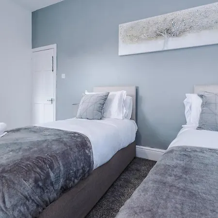 Holiday home 3 Bed House Close To Etihad Stadium - Free Parking