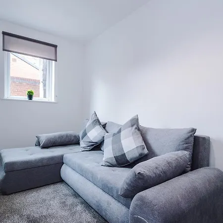 3 Bed House Close To Etihad Stadium - Free Parking Holiday home Manchester