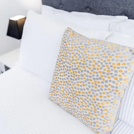 4 Bedroom, 3 Bathroom Walking Distance To Centre Manchester