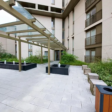 Modern 2 Bed & 2 Bath City Centre Apartment