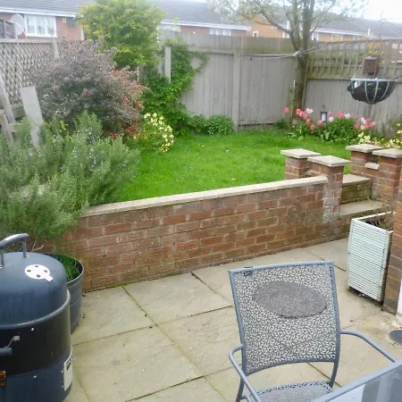 2 Bedroom House With Garden Feriehus Manchester