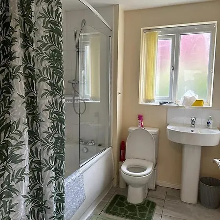 7 Minutes From Etihad Манчестер