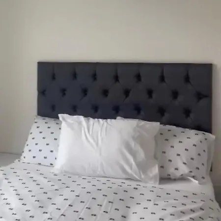 شقة Affordable Two Bedroom Penthouse Close To Centre Old Trafford