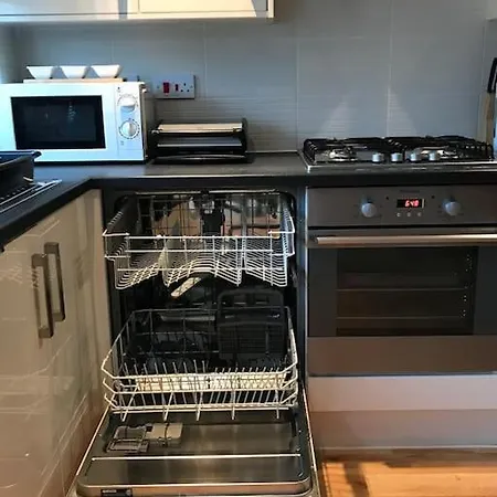 度假居 Cosy House Near Centre And Football Stadium