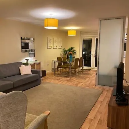 度假居 Cosy House Near Centre And Football Stadium