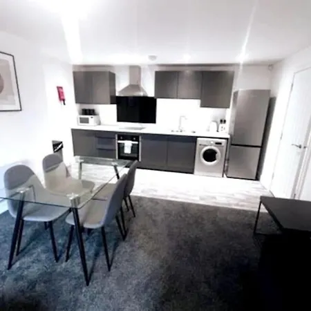 Lovely 2-br Flat Near Salford Royal *