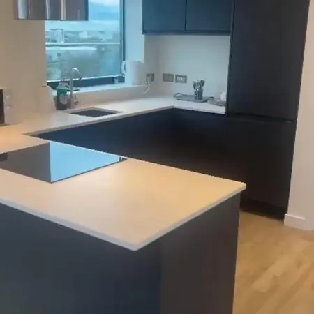 Affordable Two Bedroom Penthouse Close To Centre Old Trafford * مانشستر