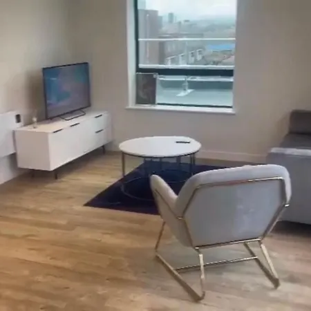 Affordable Two Bedroom Penthouse Close To Centre Old Trafford Apartmán