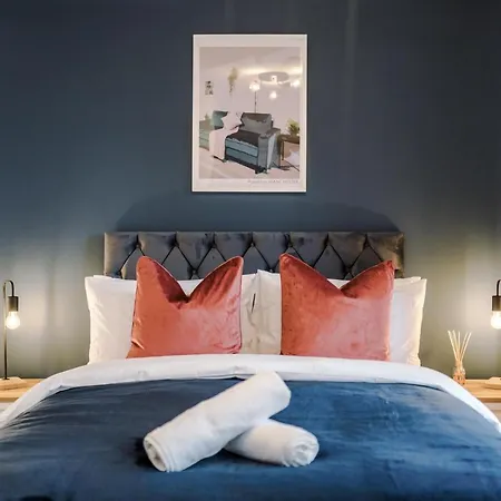 Stunning Mcr House Sleeps 9 Manchester