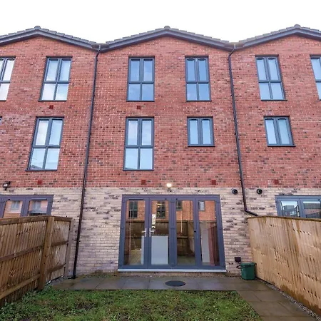 Stunning Mcr House Sleeps 9 Hébergement de vacances *