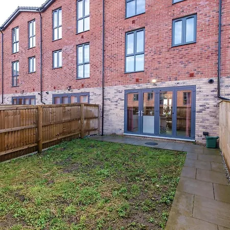 Stunning Mcr House Sleeps 9 Manchester