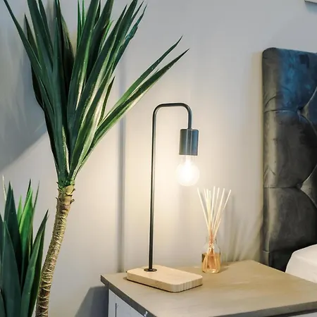 Stunning Mcr House Sleeps 9 Hébergement de vacances Manchester