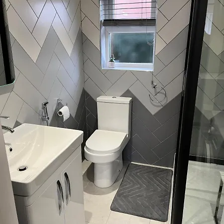 Appt - Sleeps 2 - Free Parking - 5min-metro * Manchester