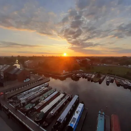 Balcony Marina With Skyline Views - Free Secure Parking * Manchester