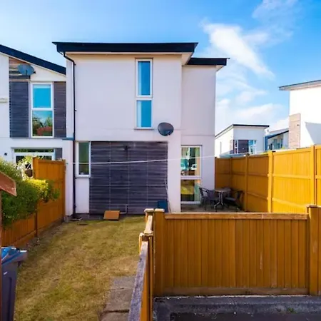 3 Bedroom Home, Hosted By Mcr Dens Manchester