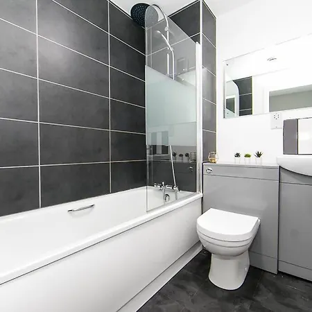 Spacious 2 Bedroom Penthouse Apartament Manchester