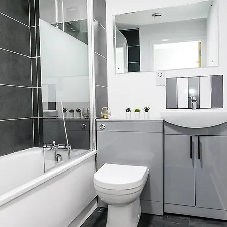 Spacious 2 Bedroom Penthouse * Manchester