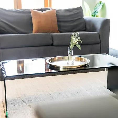 Spacious 2 Bedroom Penthouse *