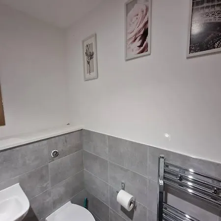 Luxury 2 Bed, 2 Bath - The Quays