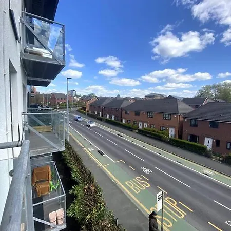 Fresh 2 Bedroom Flat Close To Center Camp Street * Manchester