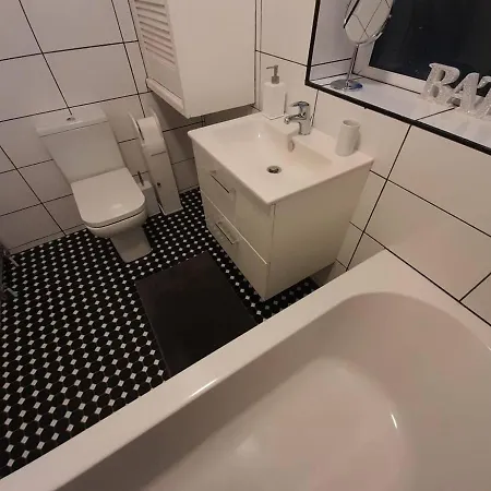 Bright 4-bed House 15 Min To Centre Prázdninový dům