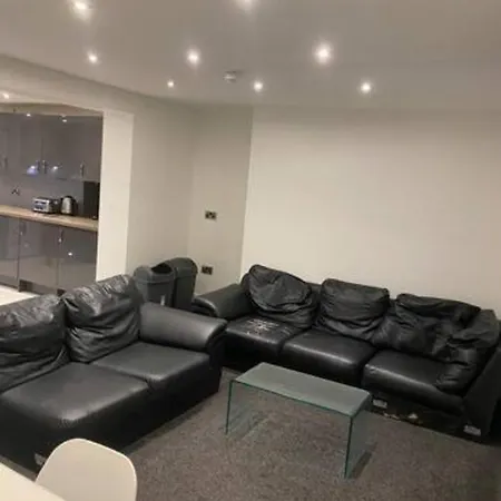 Feriehus Extra Large 6 Bed 7 Bath Townhouse In Manchester