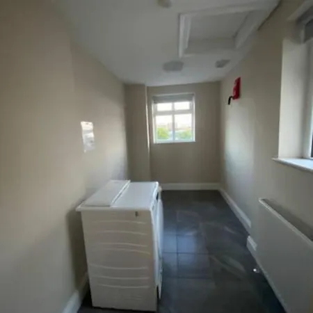 Extra Large 6 Bed 7 Bath Townhouse In *