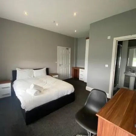 Extra Large 6 Bed 7 Bath Townhouse In *