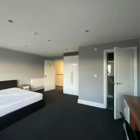 Hébergement de vacances Extra Large 6 Bed 7 Bath Townhouse In Manchester