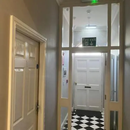 Semesterbostad Extra Large 6 Bed 7 Bath Townhouse In