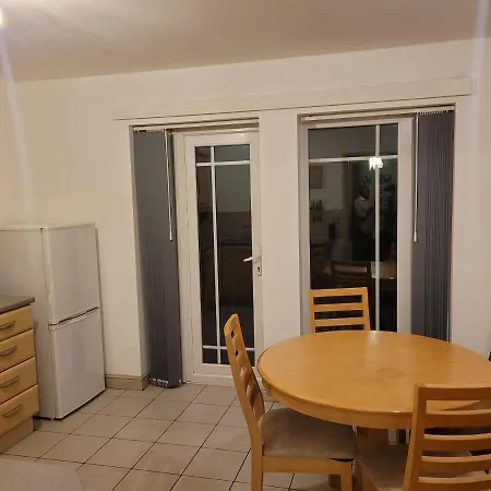 Onefourseven Place Pensión *