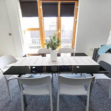 Entire Penthouse Floor Sleeps 18 * Manchester