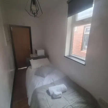 Single With Private Bathroom Homestay Manchester