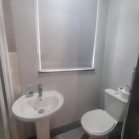 Single With Private Bathroom Homestay