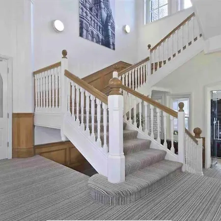 Stableford Hall - Stunning Manchester