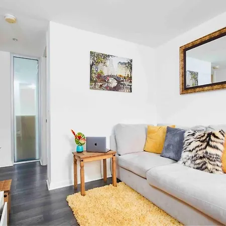 Ferienhaus Dellehomes Remarkable 4-bed House In