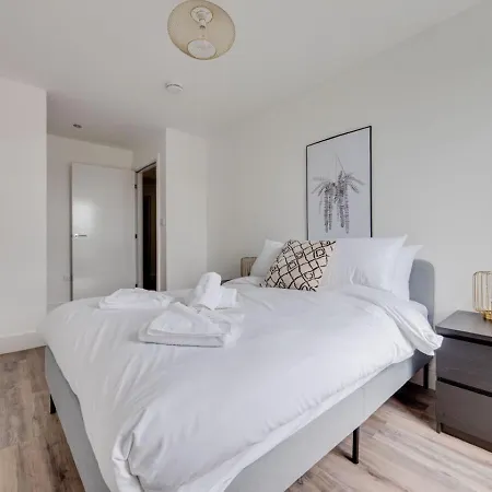 Modern 2 Bedroom Media City * Mánchester
