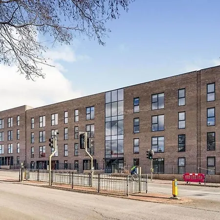 Modern 2 Bedroom Media City *