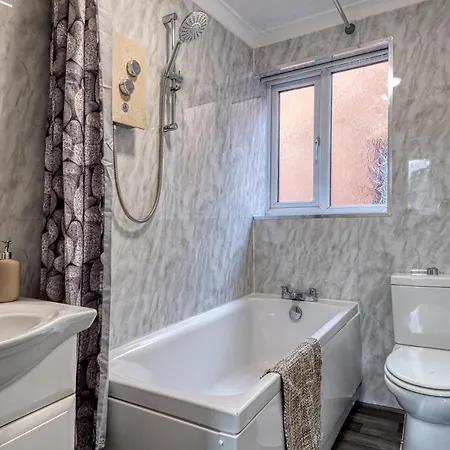 Lovely 3-bed Cosy House In Greater Hébergement de vacances *