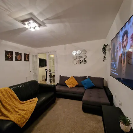 Pet Friendly 3 Bedroom In By Sublime Appartement Manchester