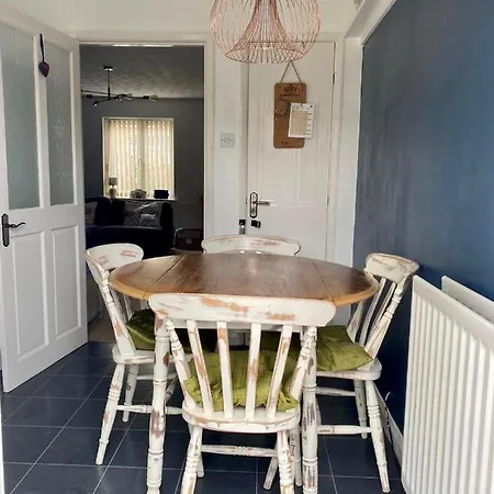 2 Bedroom House With Garden