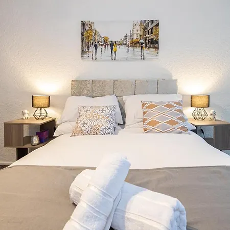 Flat In Greater Apartment Manchester