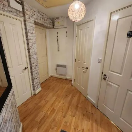 Double Bedroom With Private Bathroom And Parking Manchester
