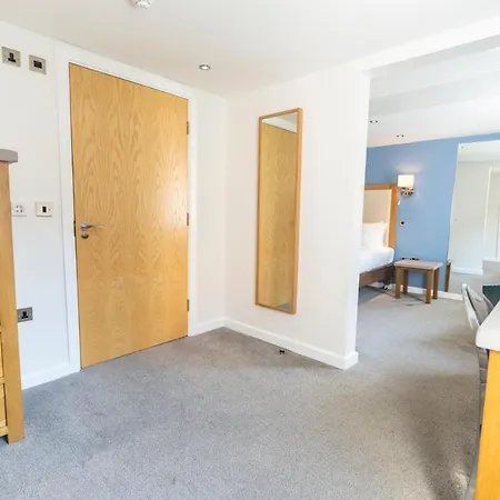 Hotel The Waterside And Leisure Club 3*