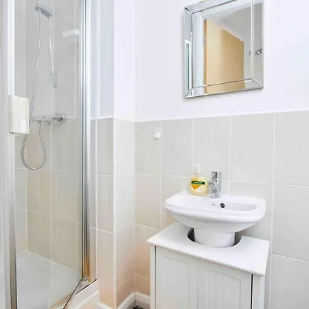 Ferienhaus Dellehomes Remarkable 4-bed House In Manchester