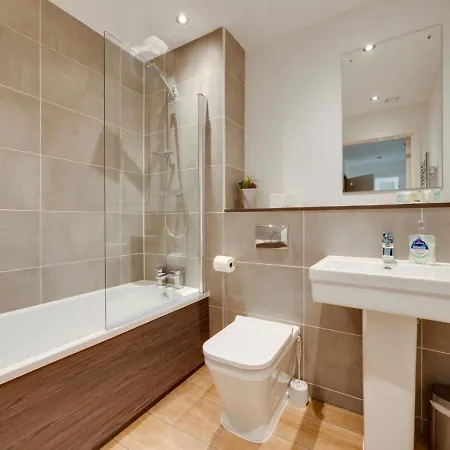 Modern 2 Bedroom Media City * Mánchester