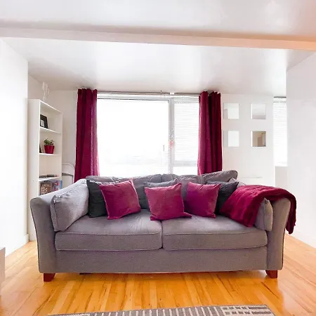 Discover The Ruby Your Ultimate From Free Parking In Perfect For Long Or Short Stays Relocations And Contractors Private Parking Free Wifi Near Centre Appartement Manchester
