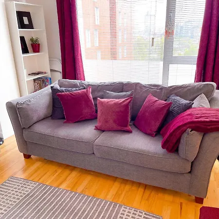 Discover The Ruby Your Ultimate From Free Parking In Perfect For Long Or Short Stays Relocations And Contractors Private Parking Free Wifi Near Centre Appartement