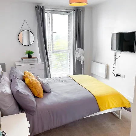 Discover The Ruby Your Ultimate From Free Parking In Perfect For Long Or Short Stays Relocations And Contractors Private Parking Free Wifi Near Centre Appartement *