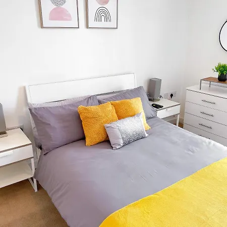 Discover The Ruby Your Ultimate From Free Parking In Perfect For Long Or Short Stays Relocations And Contractors Private Parking Free Wifi Near Centre *